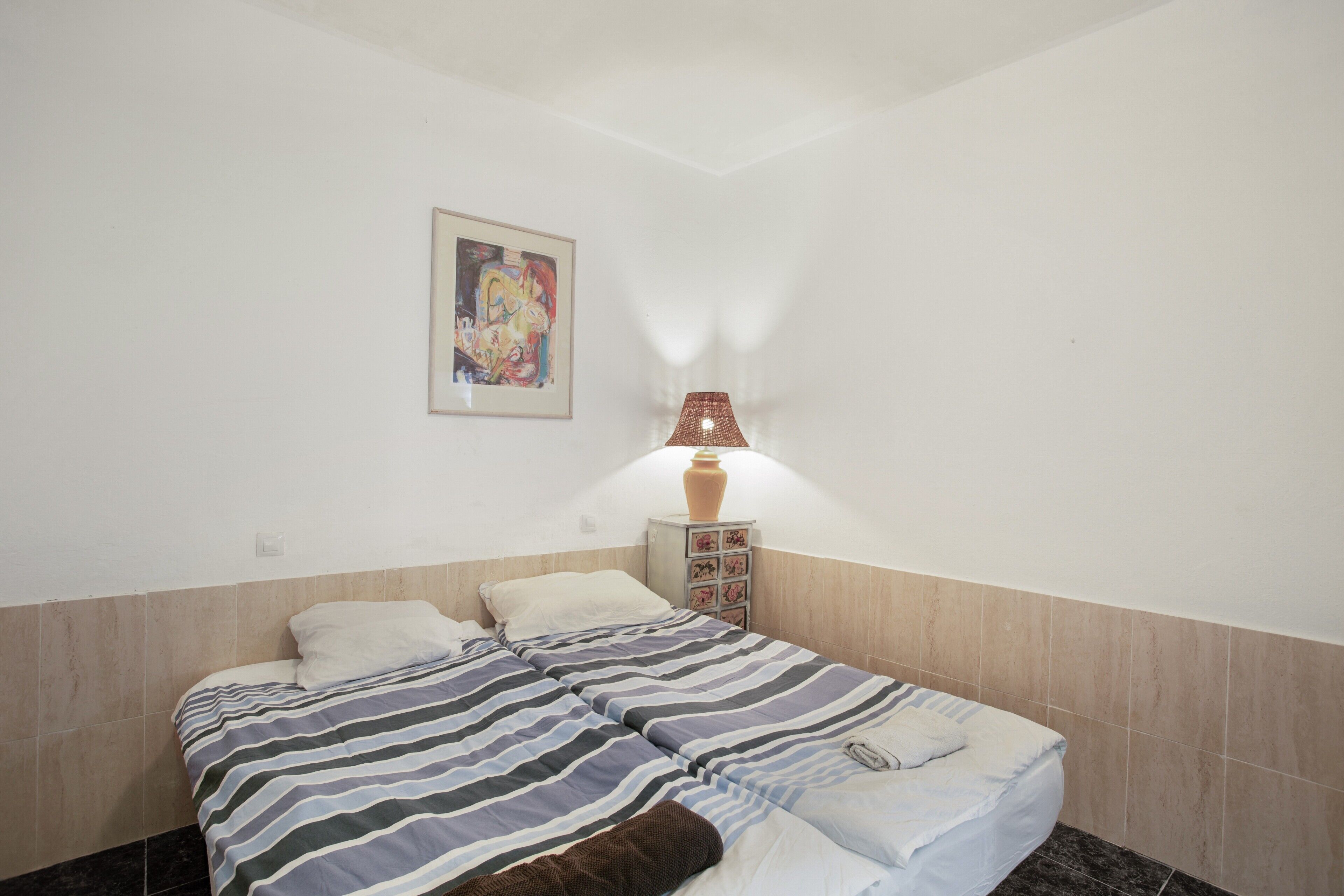 2 bedrooms, bed sheets
