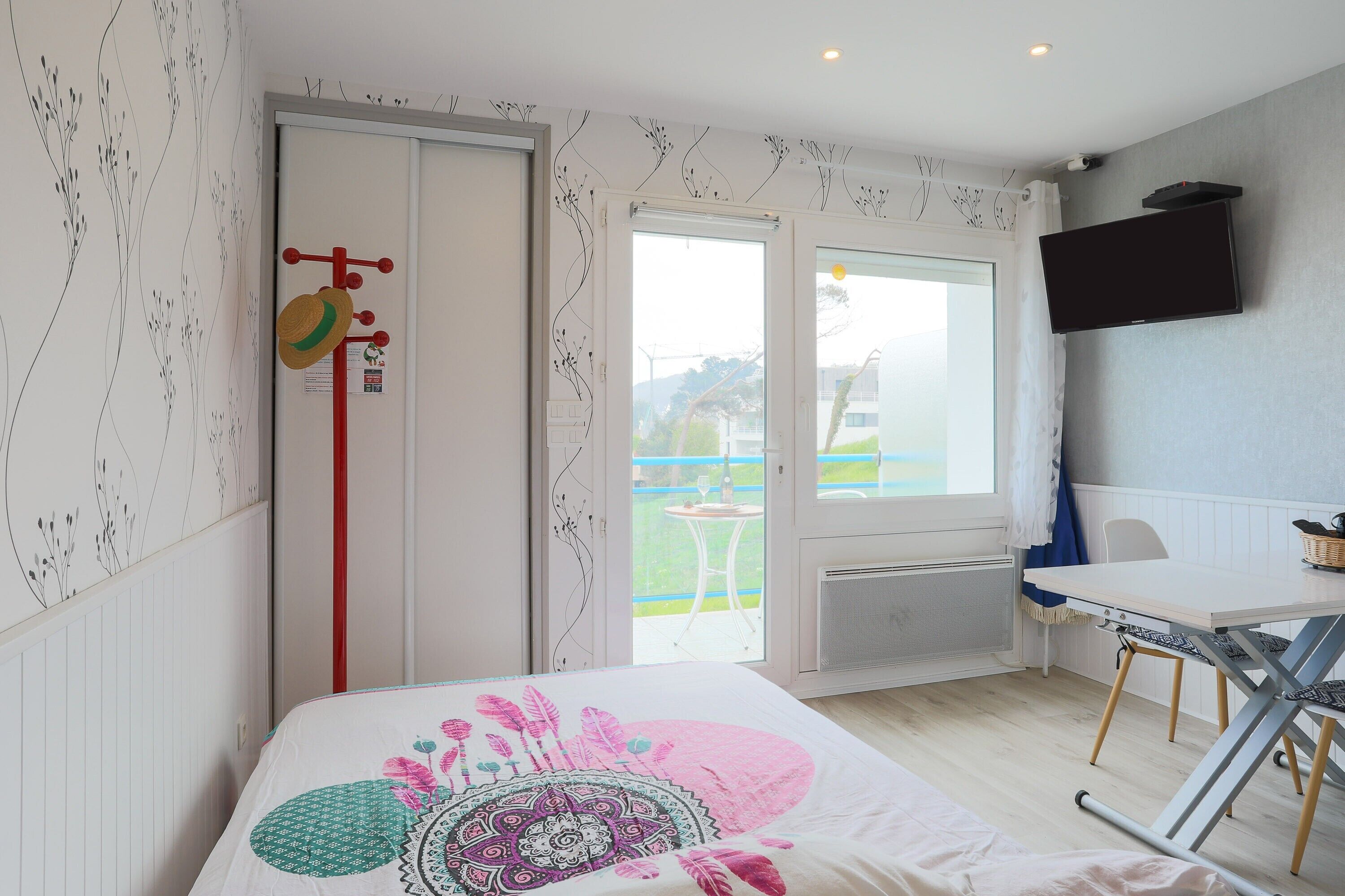 1 chambre, fer et planche à repasser, Wi-Fi gratuit, draps fournis