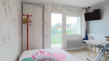 1 chambre, fer et planche Ă repasser, Wi-Fi gratuit, draps fournis