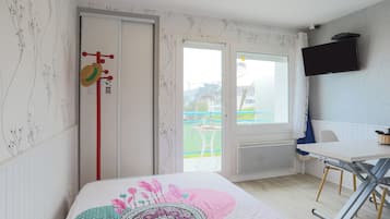 1 bedroom, iron/ironing board, free WiFi, bed sheets