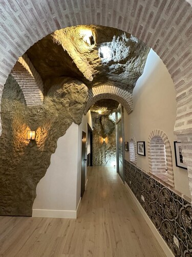 Room 'Cave 2' with Mountain Views, Private Pool and Wi-Fi