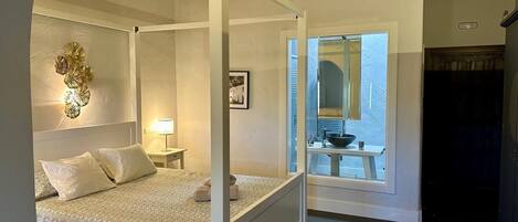 1 slaapkamer, een strijkplank/strijkijzer, gratis wifi, beddengoed