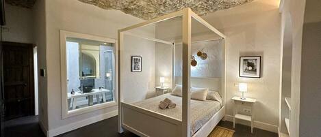 1 habitación, tabla de planchar con plancha, wifi gratis y ropa de cama