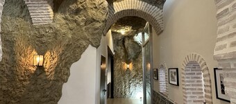 'Round Stone Room 5' with Mountain Views, Private Pool and Wi-Fi