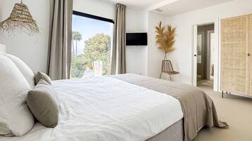 4 bedrooms, free WiFi, bed sheets