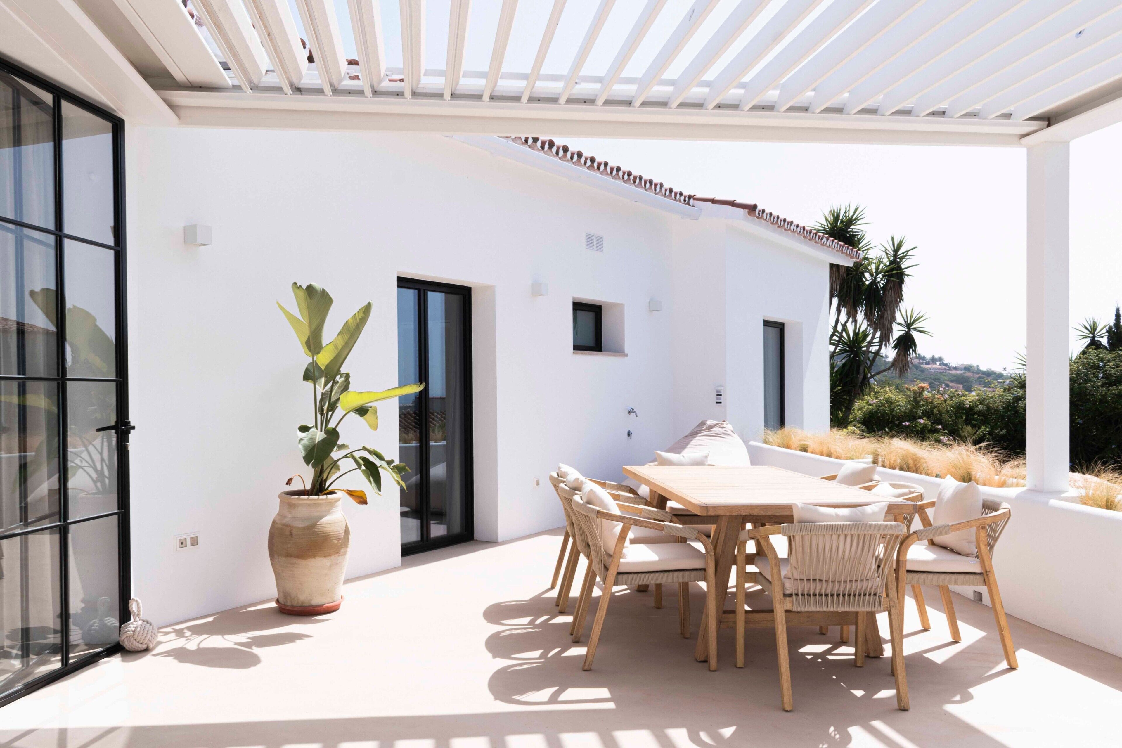 屋外ダイニングエリア