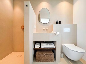 Dusche, Haartrockner, Handtücher