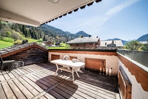 Outdoor dining - Apartment 'Les Dents Du Midi-Echo De La Corne' with Private Terrace, Private Garden and Wi-Fi (La Chapelle-d'Abondance)