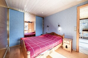 3 bedrooms, iron/ironing board, free WiFi - Apartment 'Les Dents Du Midi-Echo De La Corne' with Private Terrace, Private Garden and Wi-Fi (La Chapelle-d'Abondance)