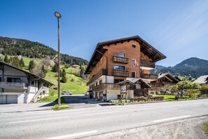 Exterior - Apartment 'Les Dents Du Midi-Echo De La Corne' with Private Terrace, Private Garden and Wi-Fi (La Chapelle-d'Abondance)