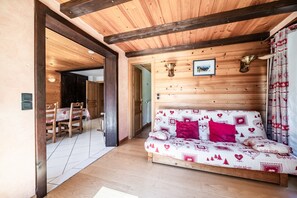 Interior - Apartment 'Les Dents Du Midi-Echo De La Corne' with Private Terrace, Private Garden and Wi-Fi (La Chapelle-d'Abondance)