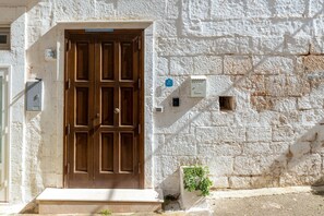 Exterior detail - Holiday Home 'Terrazza Ostuni 33' with Private Terrace, Balcony and Air Conditioning (Ostuni)