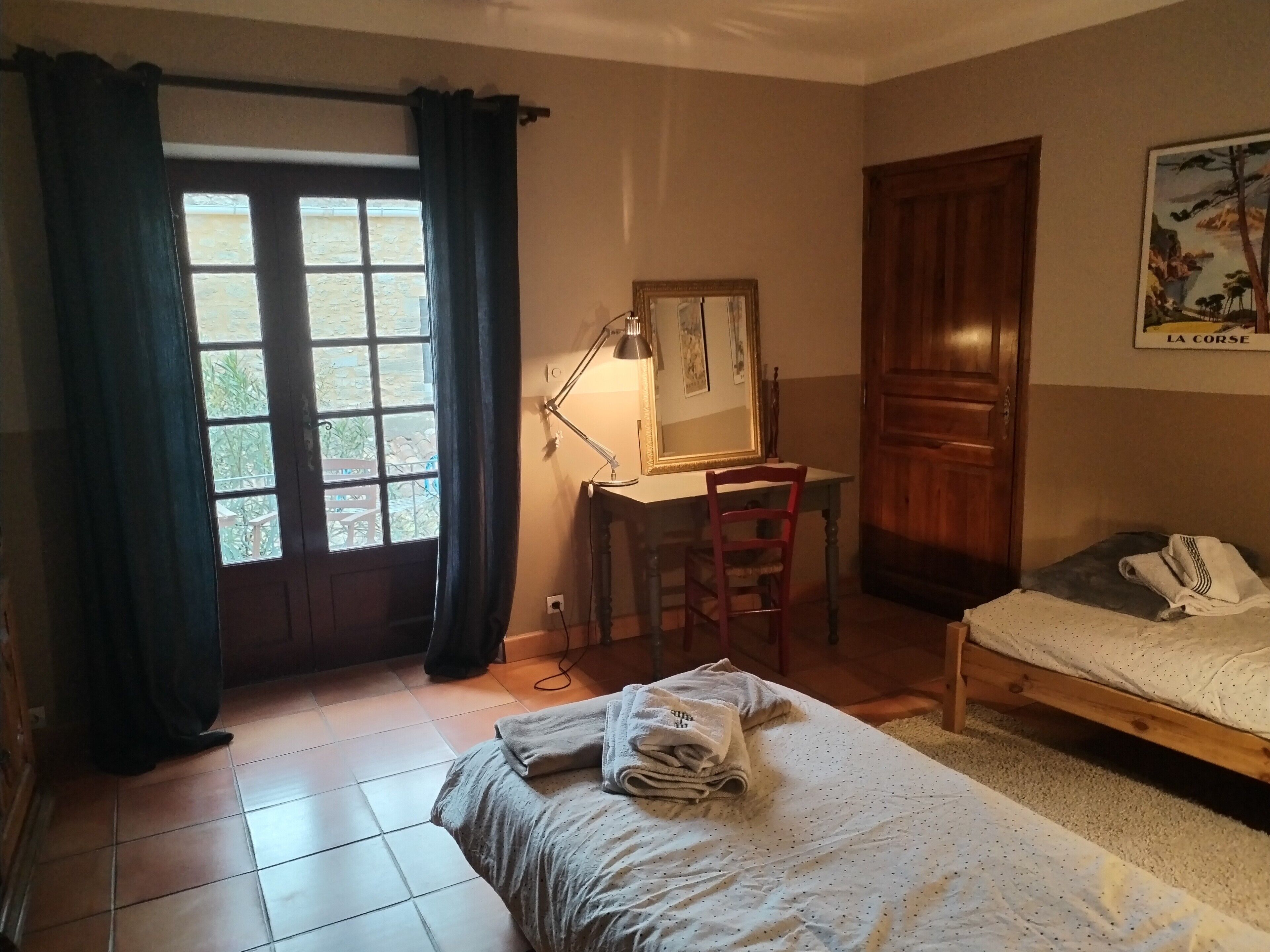 3 bedrooms, desk, free WiFi, bed sheets