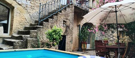 屋外ダイニングエリア