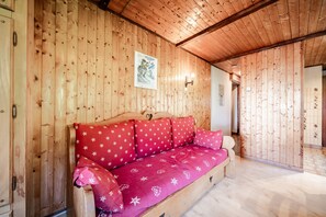 Interior - Apartment 'Les Cornettes De Bise' with Mountain View and Balcony (La Chapelle-d'Abondance)