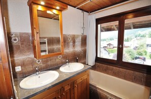 Shower - Apartment 'Le Mont De Grange' with Mountain View and Balcony (La Chapelle-d'Abondance)