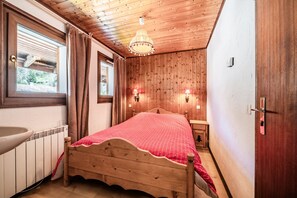 2 quartos, ferros/tábuas de passar roupa