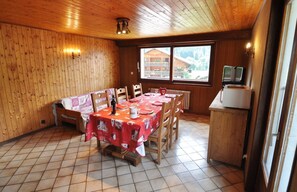 Dining - Apartment 'Le Mont Chauffé' with Mountain View and Balcony (La Chapelle-d'Abondance)