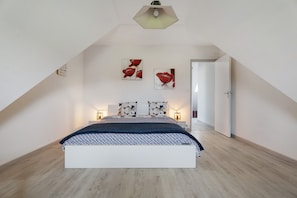 4 bedrooms, free WiFi, bed sheets