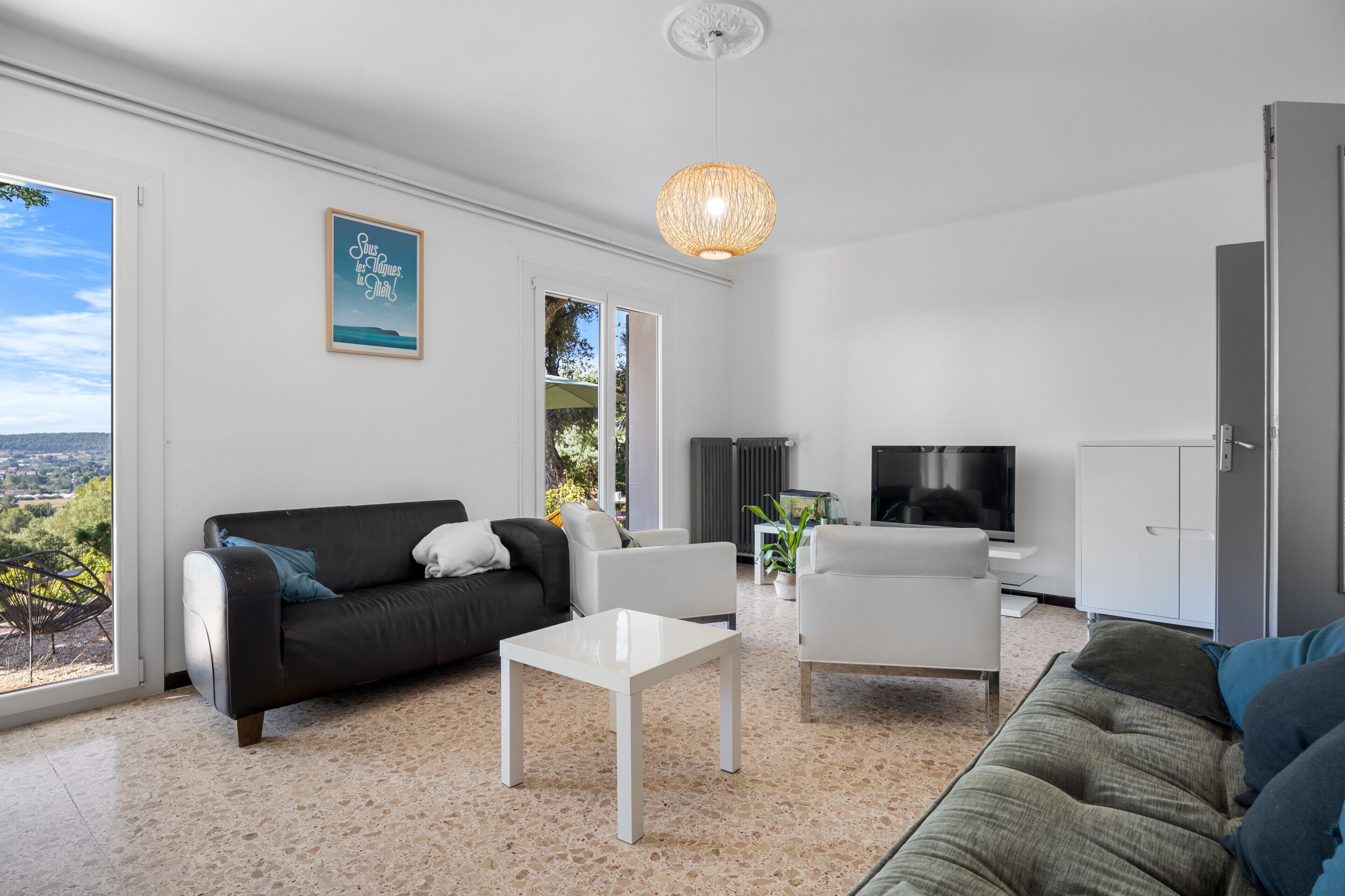 TV, tavolo da ping pong