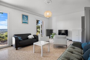 Télévision, table de tennis de table