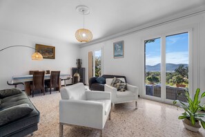 Télévision, table de tennis de table