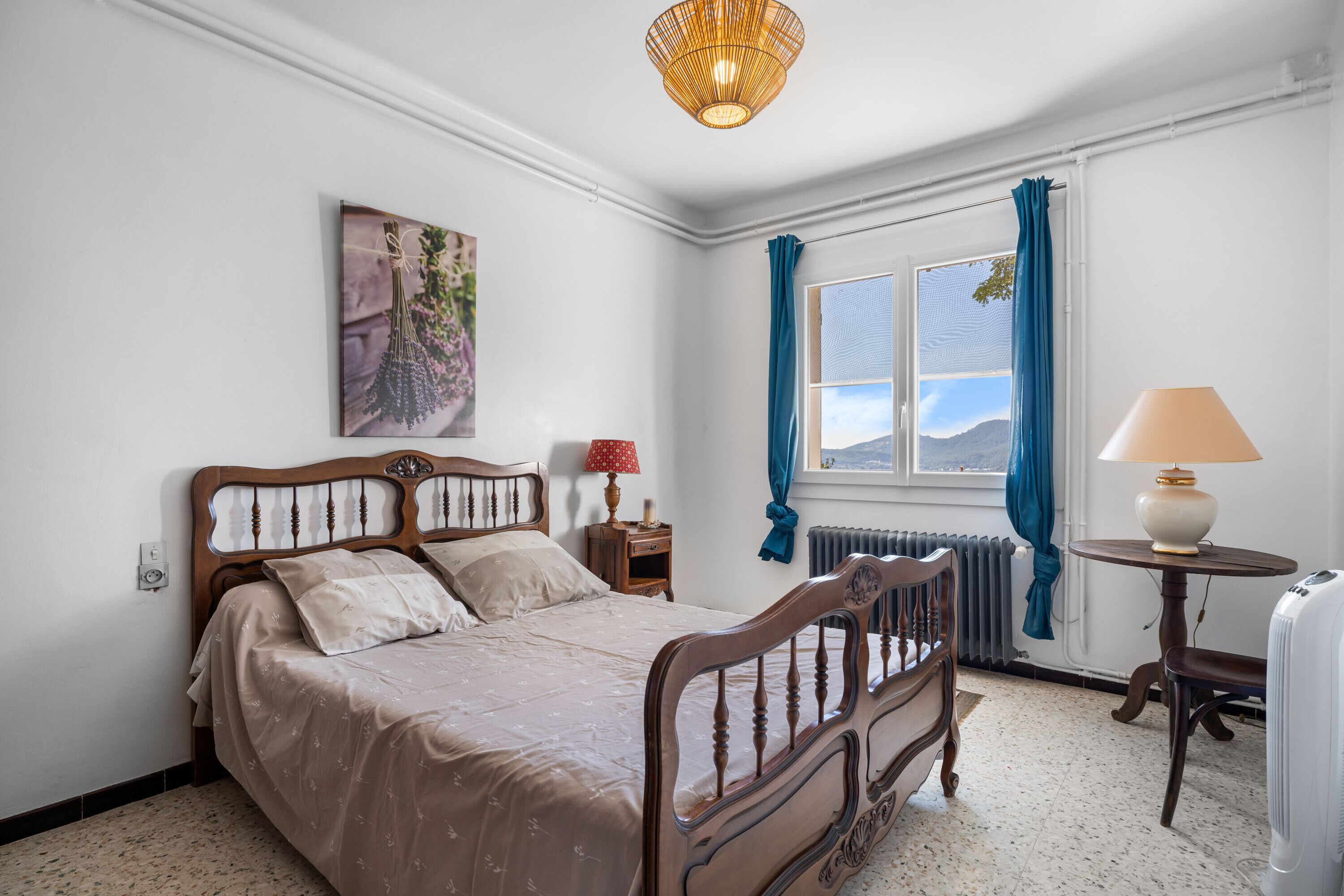 3 slaapkamers, een strijkplank/strijkijzer, gratis wifi, beddengoed