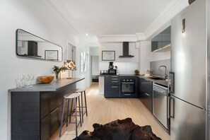 Fridge, microwave, oven, stovetop - Vacation Home 'La Casa De Los Viajeros' with Sea View, Private Terrace and Wi-Fi (Punta del hidalgo)