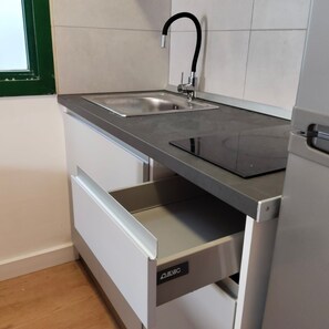Fridge, microwave, stovetop, coffee/tea maker - Holiday Apartment 'Amazing' with Sea View, Shared Pool and Wi-Fi (Mogán)