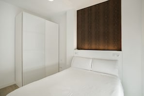 1 室のベッドルーム、アイロン / アイロン台、WiFi (無料)、ベッドシーツ