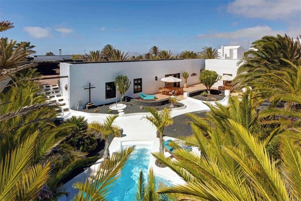 Pool - Vacation Villa 'El Cactus' with Shared Pool and Wi-Fi (Teguise)