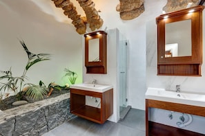 Dusche, Haartrockner, Handtücher