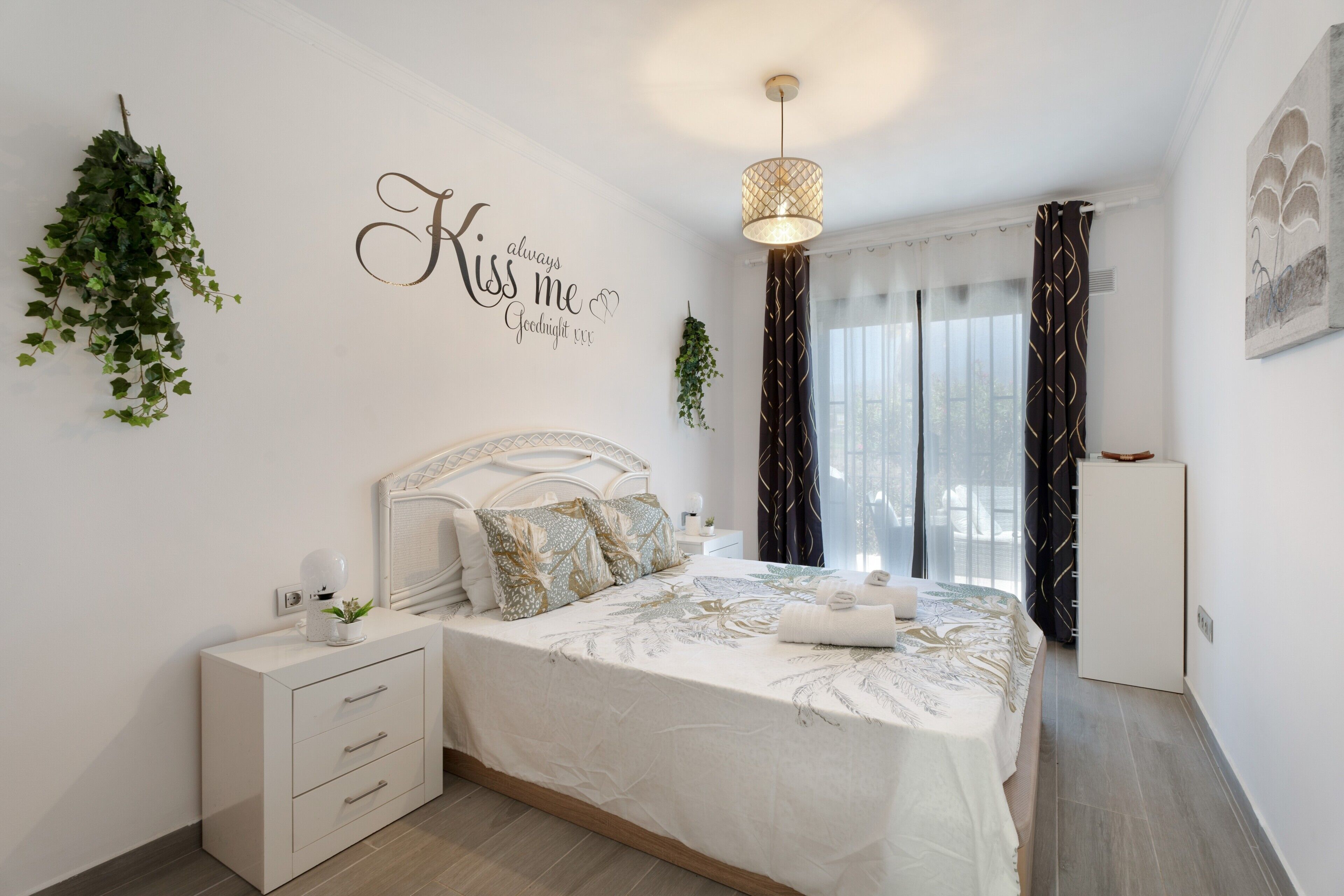 1 dormitorio, tabla de planchar con plancha, wifi gratis y ropa de cama