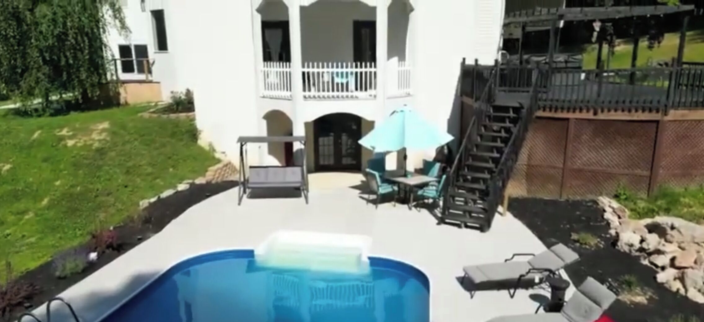 Charming 2-bedroom resort suites with WiFi, AC in lovely Ray