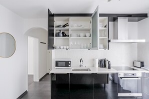 Fridge, microwave, oven, stovetop