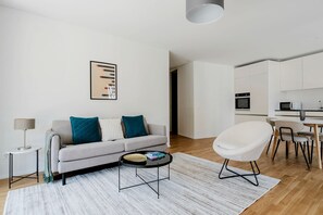 TV, stereo - Blueground | Wiedikon, balcony & w/d, nr market (Zurich)