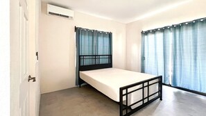 2 bedrooms, travel crib, free WiFi, bed sheets