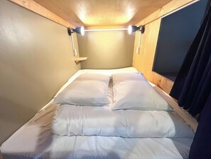 1 bedroom, desk, free WiFi, bed sheets