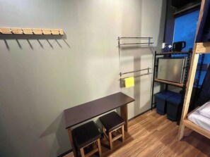 1 bedroom, desk, free WiFi, bed sheets