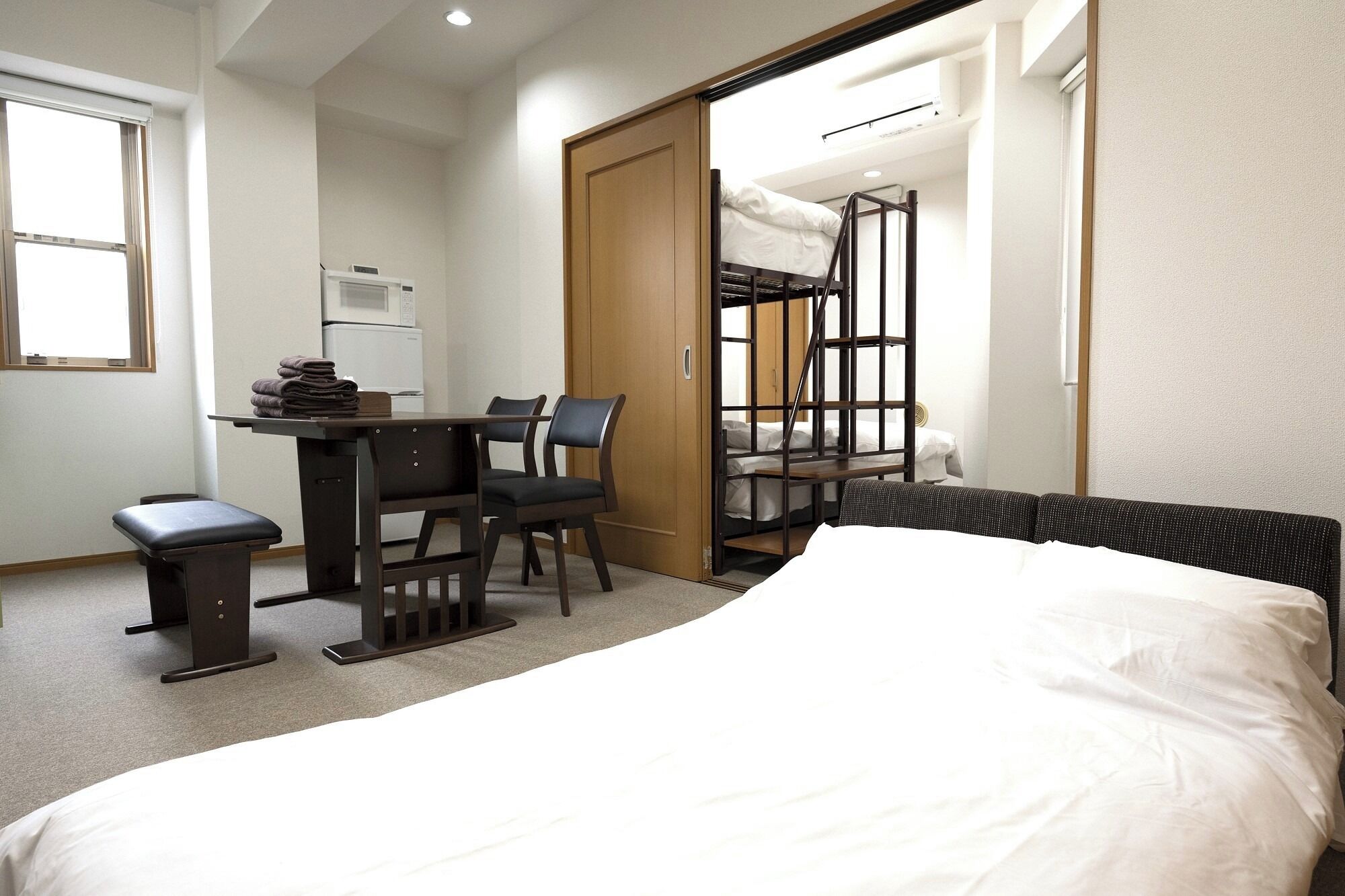 1 quarto, escrivaninha, Wi-Fi, roupa de cama