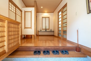 Interior - A house with a hearth greenery and a sense of pea / Kikugawa Shizuoka (Kikugawa)
