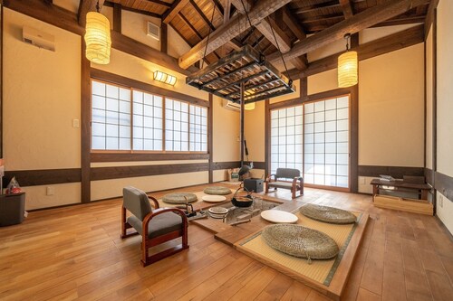 A house with a hearth greenery and a sense of pea / Kikugawa Shizuoka