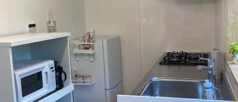 Fridge, microwave, stovetop, cookware/dishes/utensils