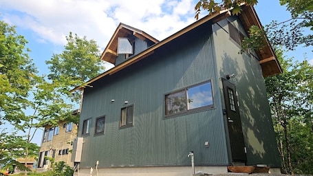 Eksteriør. Halcoya Hanare A lodging where you can enjoy wood / Iwate-gun Iwate