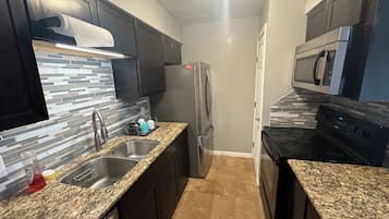 Refrigerador, microondas, horno y lavavajillas