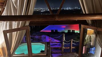 Romantic Chalet, Balcony, City View | Free WiFi, bed sheets
