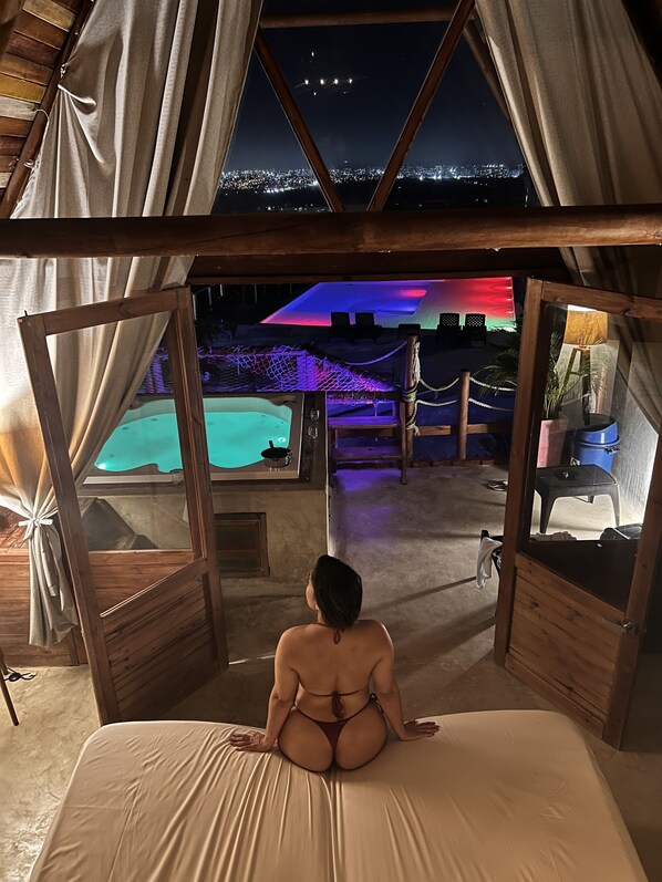 Romanttinen chalet, parveke, kaupunkinäköala | Ilmainen Wi-Fi, vuodevaatteet