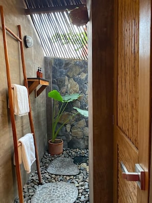 浪漫小木屋, 城市景 | 浴室 | 淋浴設備、提供毛巾、番梘、洗頭水