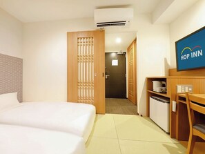 1 bedroom, desk, free WiFi, bed sheets