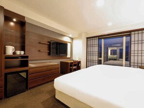 Desk, free WiFi, bed sheets